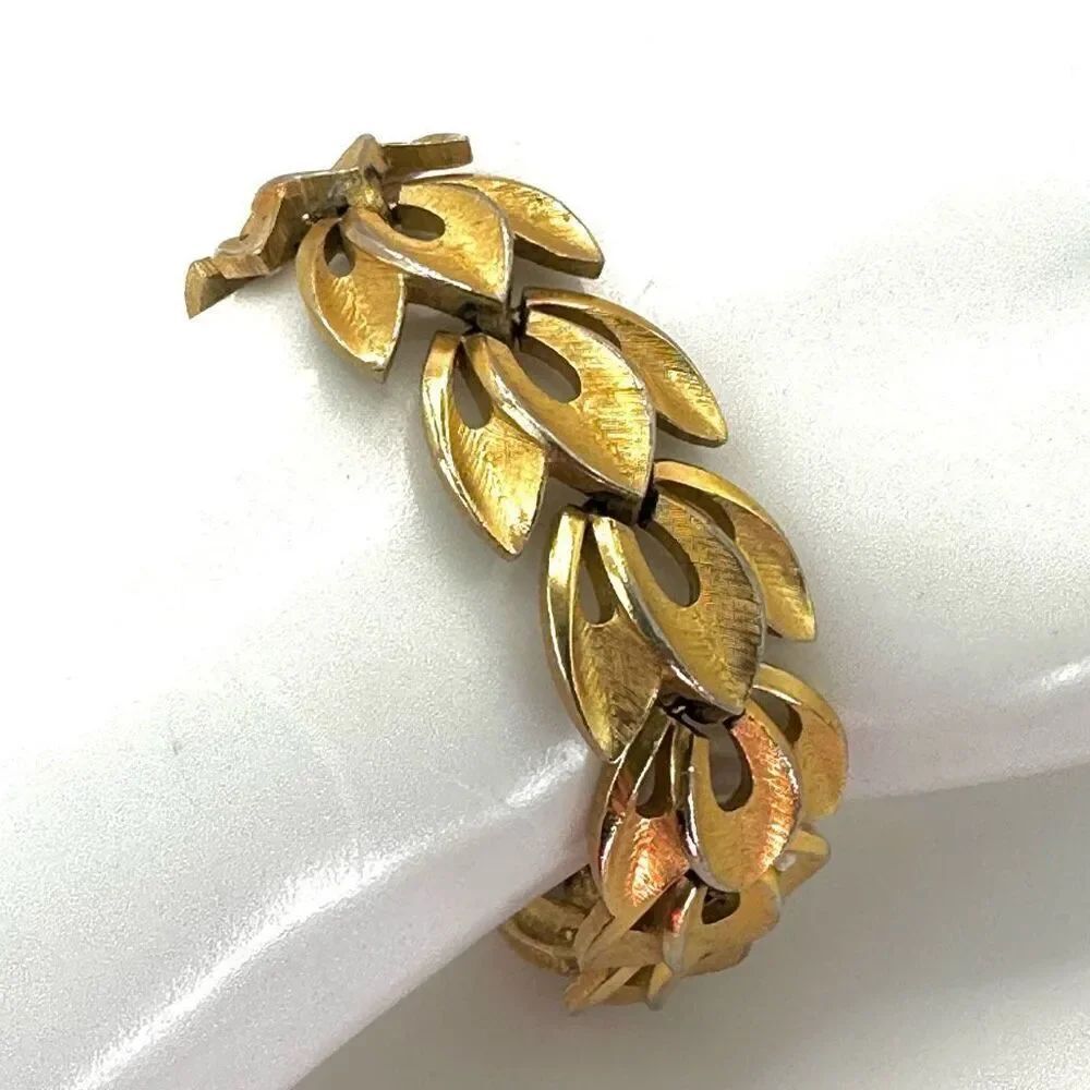 Crown Trifari gold tone vintage teardrop bracelet